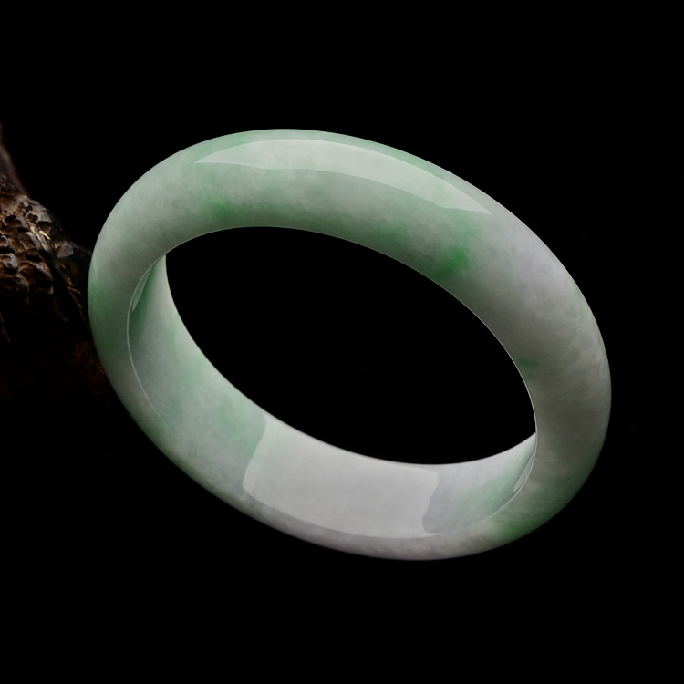 （超值推荐）糯冰种淡春带彩手镯（58mm）