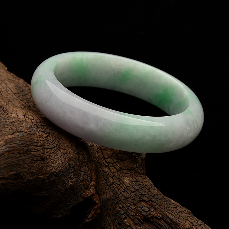 （超值推荐）糯冰种淡春带彩手镯（58mm）