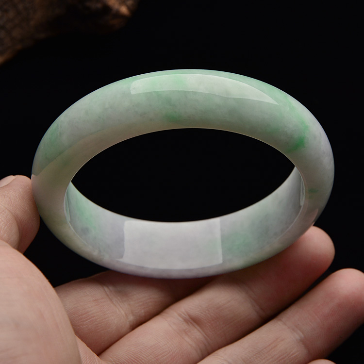 （超值推荐）糯冰种淡春带彩手镯（58mm）