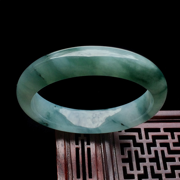（超值推荐）糯冰种飘花手镯（55mm）