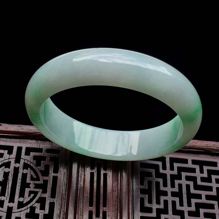 糯冰种飘翠手镯（58mm）