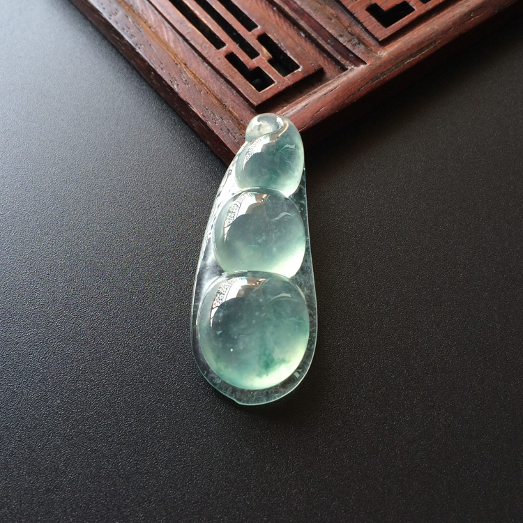 (超值推荐)冰种飘花四季豆挂件