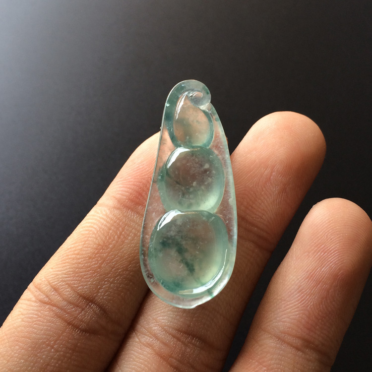 (超值推荐)冰种飘花四季豆挂件