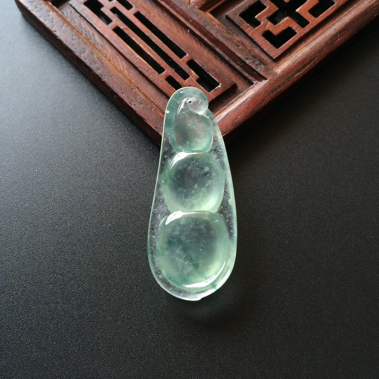 (超值推荐)冰种飘花四季豆挂件