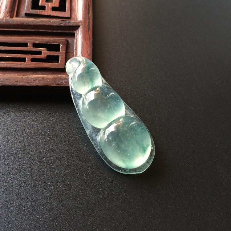 (超值推荐)冰种飘花四季豆挂件