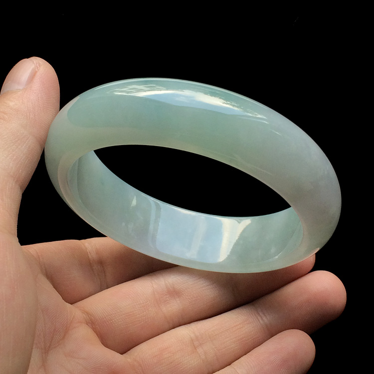 糯冰种晴水略飘花手镯（58.6mm）