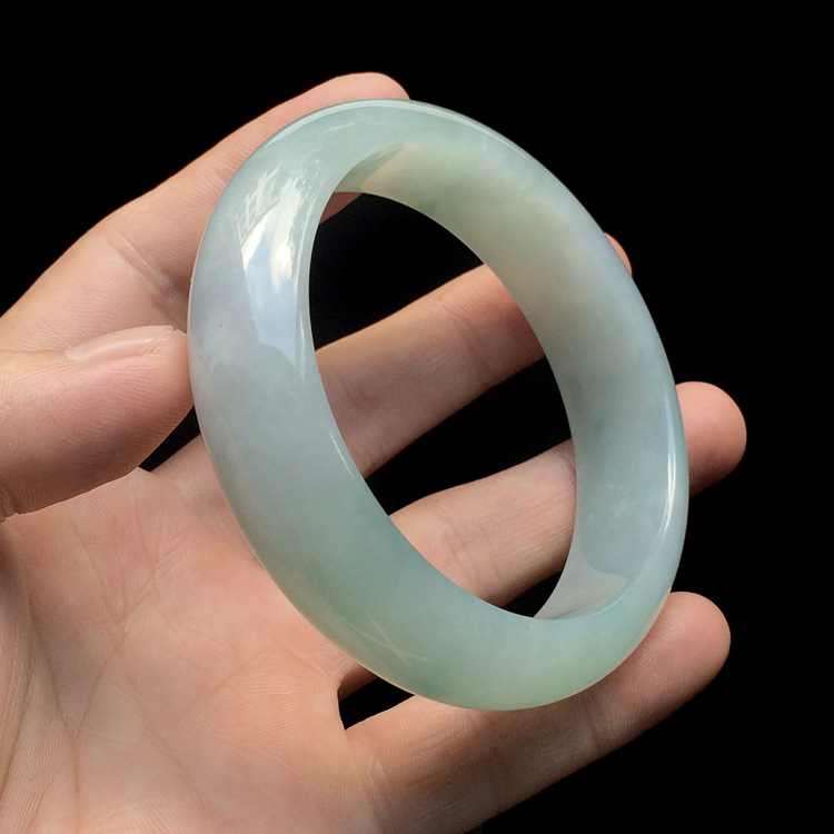 糯冰种晴水略飘花手镯（58.6mm）
