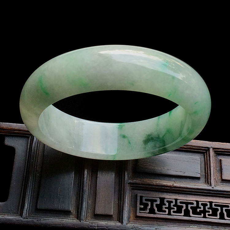 （超值推荐）糯冰种飘翠手镯（56.7mm）