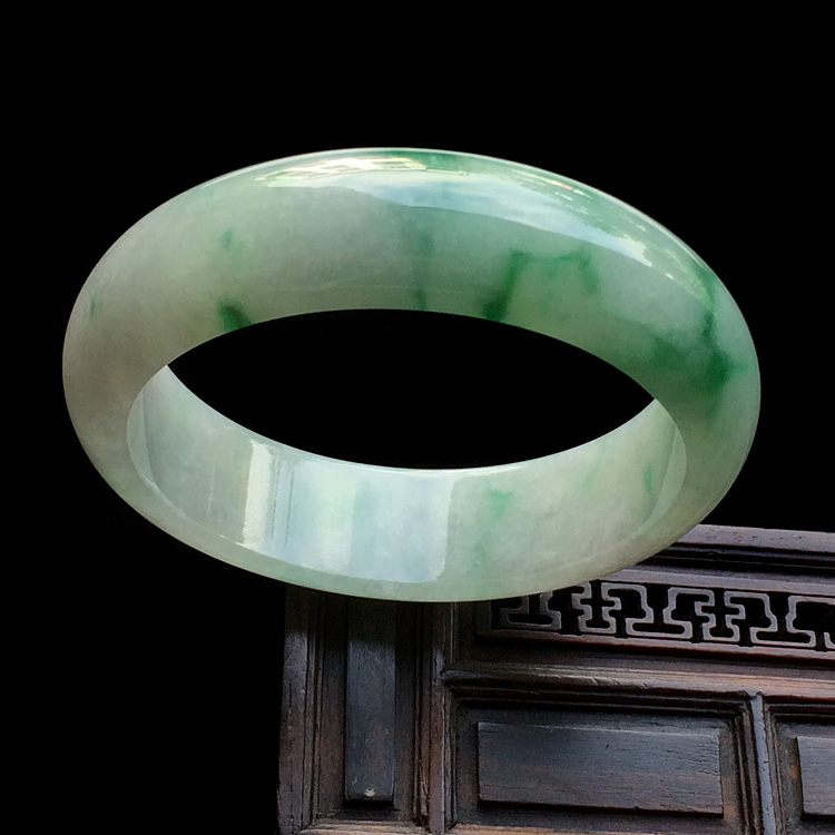 （超值推荐）糯冰种飘翠手镯（56.7mm）