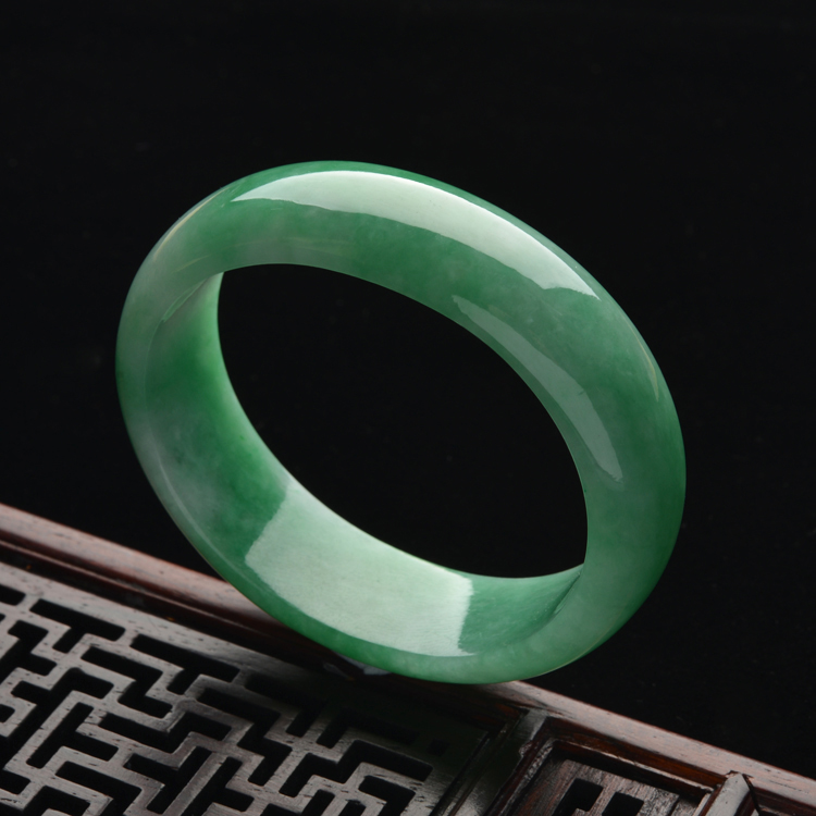 (超值推荐)糯冰种翠色贵妃镯(53mm-46.7mm)