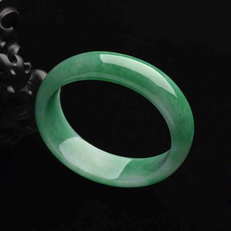 (超值推荐)糯冰种翠色贵妃镯(53mm-46.7mm)