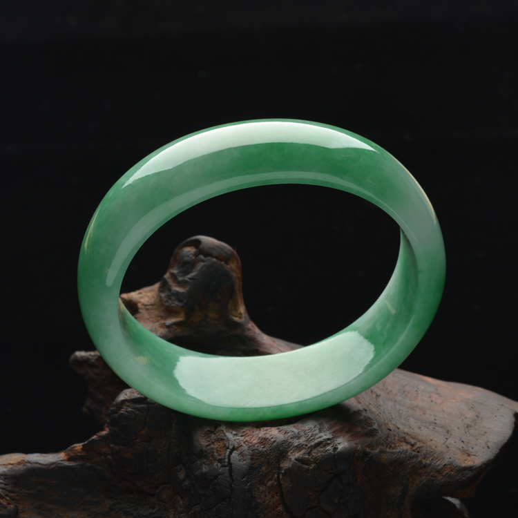 (超值推荐)糯冰种翠色贵妃镯(53mm-46.7mm)