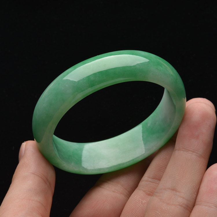 (超值推荐)糯冰种翠色贵妃镯(53mm-46.7mm)
