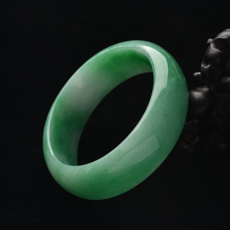 (超值推荐)糯冰种翠色贵妃镯(53mm-46.7mm)