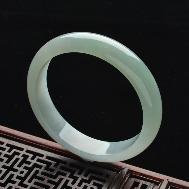 (超值推荐)糯冰种晴水手镯(64.1mm)