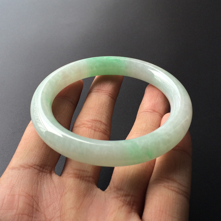 (超值推荐)糯冰种飘翠圆条手镯(56.4mm)