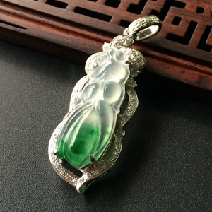 (超值推荐)冰种飘花镶白金钻石金鱼胸坠