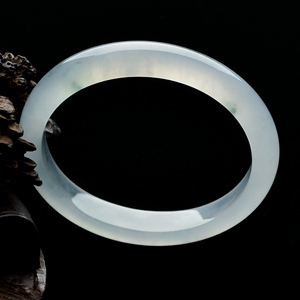 （超值推荐）冰种略飘花贵妃镯（53mm-47mm）