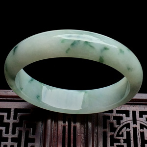 （超值推荐）糯冰种飘花手镯(58mm)