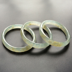 (超值推荐)冰种略带淡黄翡贵妃镯(单价)(51.2mm-42.8mm/51.4mm-42.3mm/51.5mm-42.5mm)