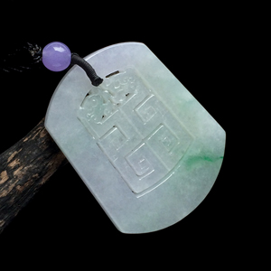 （超值推荐）糯冰种淡春带彩仿古龙牌挂件