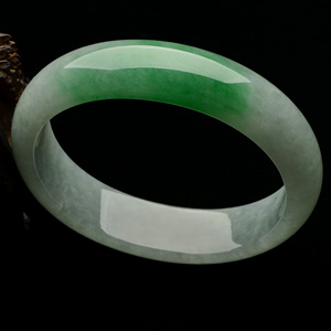 （超值推荐）糯冰种飘翠贵妃镯（54mm-46.3mm）