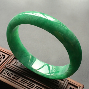 (超值推荐)糯冰种阳绿贵妃镯(57.4mm-51mm)