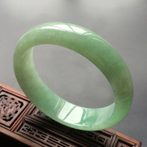 (超值推荐)糯冰种绿晴水手镯(61mm)
