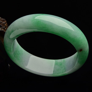 （超值推荐）糯冰种翠色手镯（55.2mm）