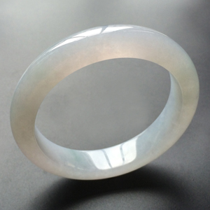 (超值推荐)糯冰种略飘花手镯(57.5mm)