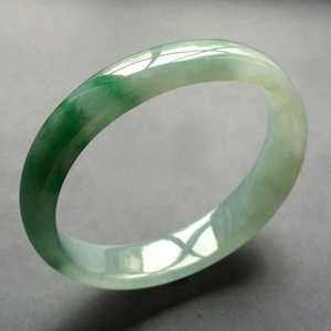 (超值推荐)糯冰种晴水飘阳绿贵妃镯(57mm-50mm)