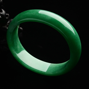 (超值推荐)糯冰种阳绿贵妃镯(52.5mm-46.1mm)
