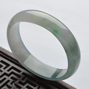 (超值推荐)冰种蓝晴水略飘翠贵妃镯(52.3mm-46.6mm)