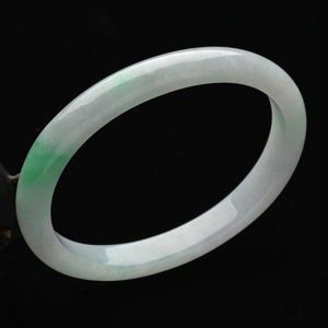 (超值推荐)糯冰种飘翠贵妃镯(53.6mm-44.6mm)