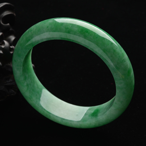 (超值推荐)糯冰种翠色手镯(58mm)