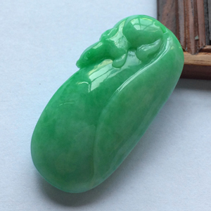 糯冰种翠色福瓜挂件