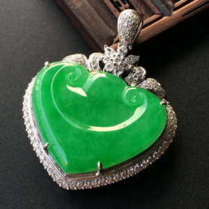 (超值推荐)糯冰种翠色镶白金钻石如意胸坠