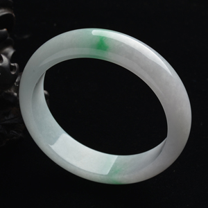 (超值推荐)糯冰种略飘翠手镯(54.6mm)