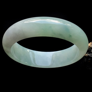 糯冰种晴水略飘花手镯（58.6mm）