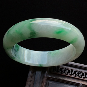 （超值推荐）糯冰种飘翠手镯（58mm）