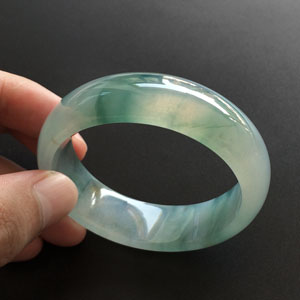 （超值推荐）冰种飘花略带黄翡贵妃镯（56.5mm-49.5mm）