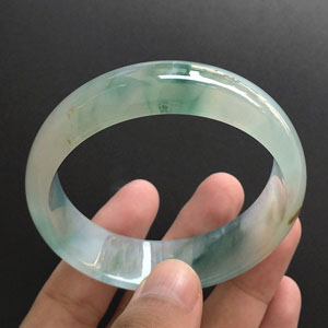 （超值推荐）冰种飘花略带黄翡手镯（58.5mm）