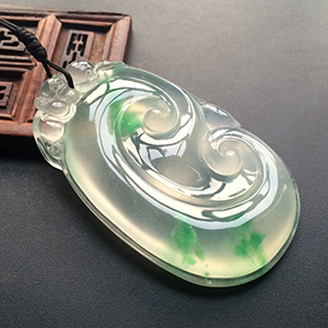 (超值推荐)冰玻种飘绿花如意挂件