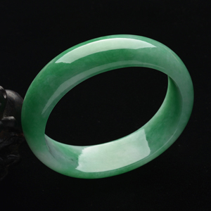 (超值推荐)糯冰种翠色贵妃镯(53mm-46.7mm)