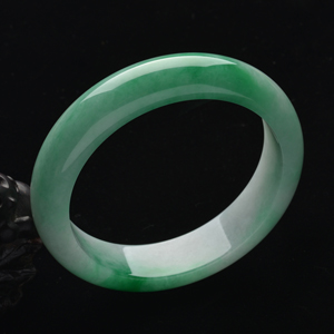 (超值推荐)糯冰种翠色手镯(60.5mm)