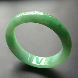 (超值推荐)糯冰种翠色手镯(58.5mm)