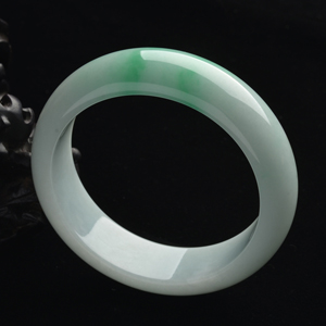 (超值推荐)糯冰种飘翠手镯(53.8mm)