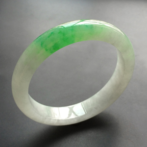 (超值推荐)糯冰种飘阳绿手镯(53.8mm)