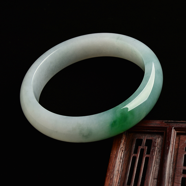 （超值推荐）糯冰种飘翠手镯（57.3mm）