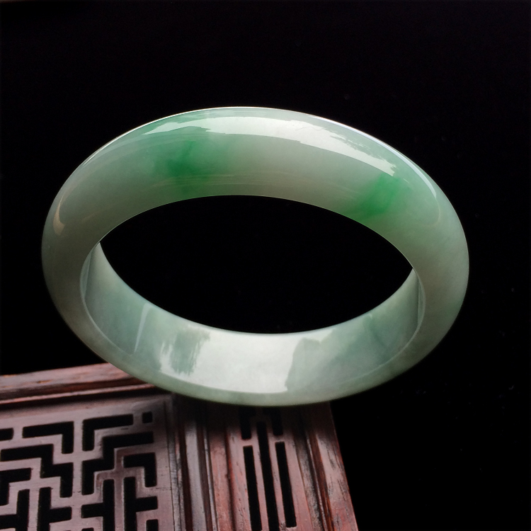 （超值推荐）糯冰种飘翠手镯（55.3mm）